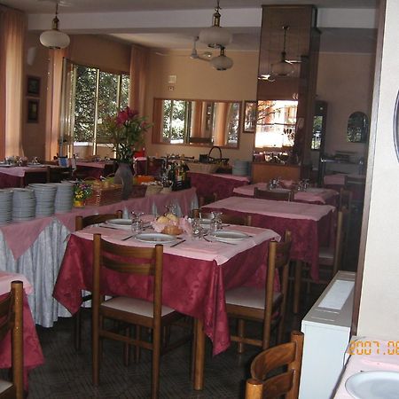 Hotel Marselli Римини Экстерьер фото