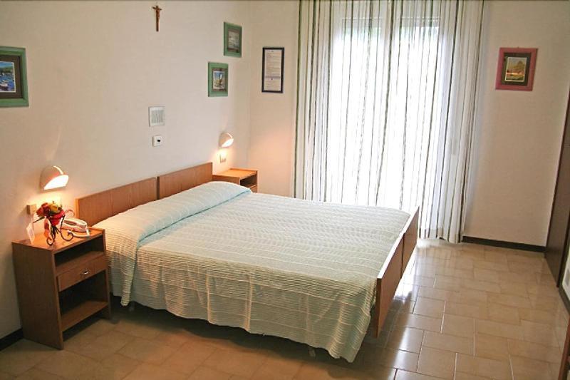 Hotel Marselli Римини Экстерьер фото
