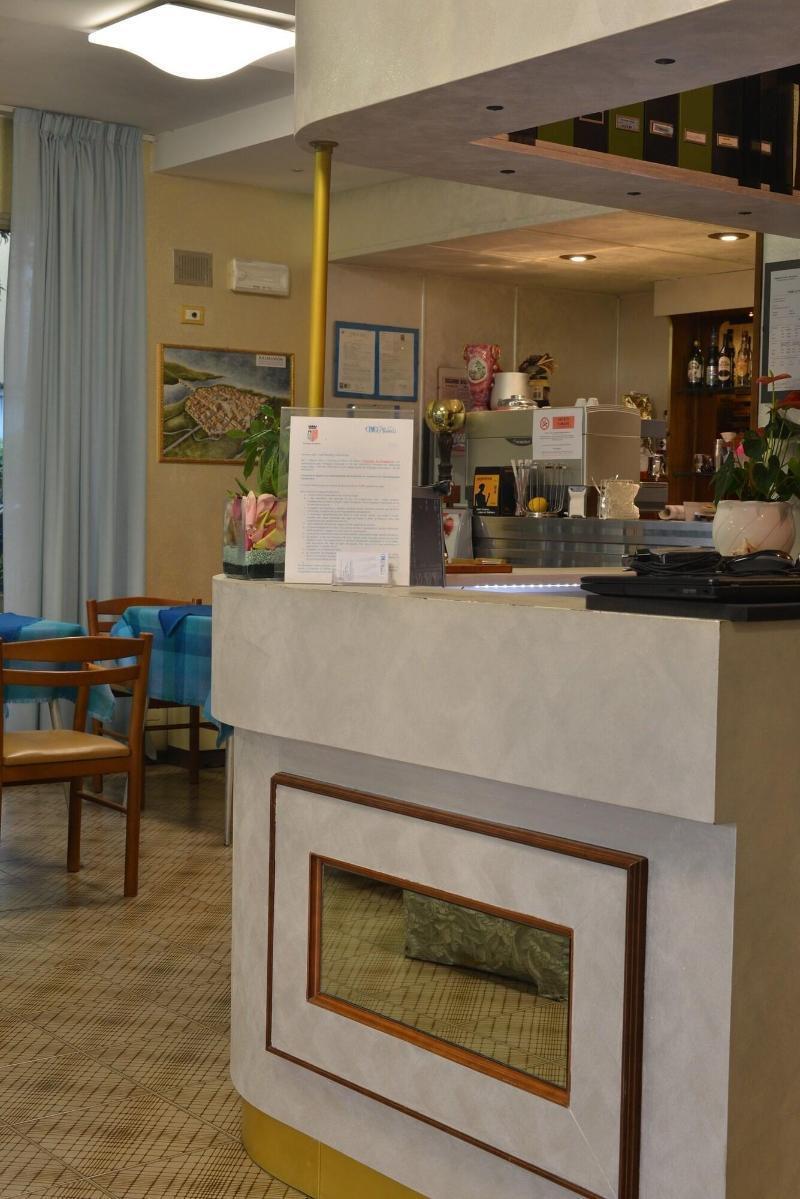Hotel Marselli Римини Экстерьер фото