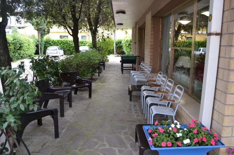 Hotel Marselli Римини Экстерьер фото
