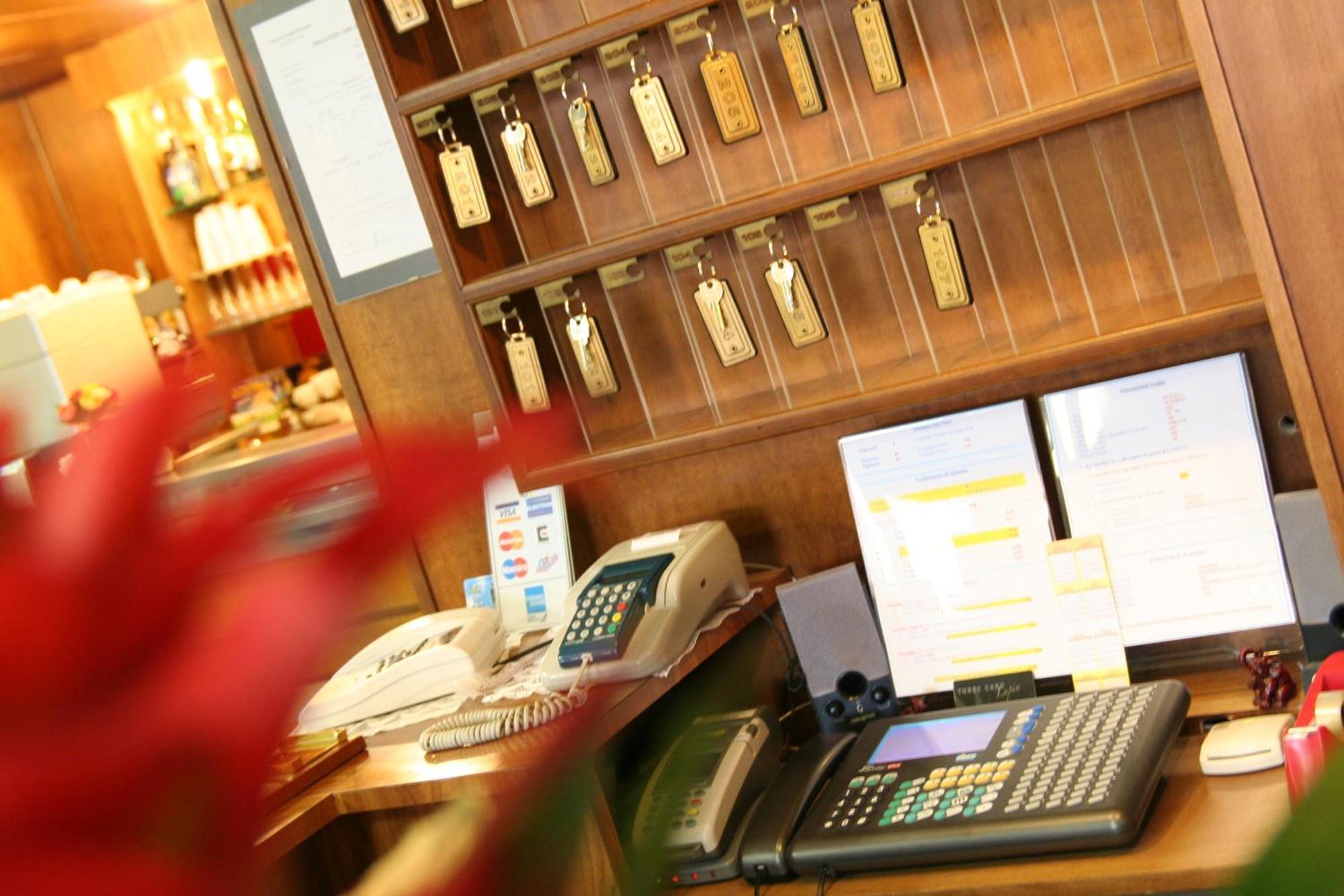 Hotel Marselli Римини Экстерьер фото