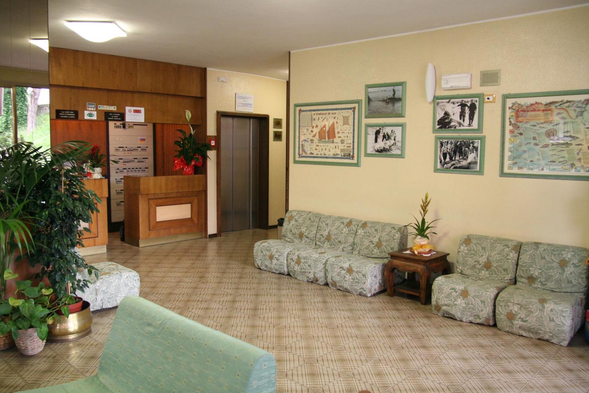 Hotel Marselli Римини Экстерьер фото