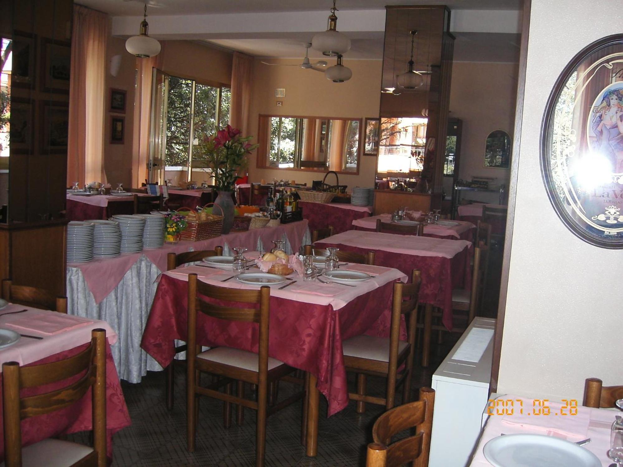 Hotel Marselli Римини Экстерьер фото