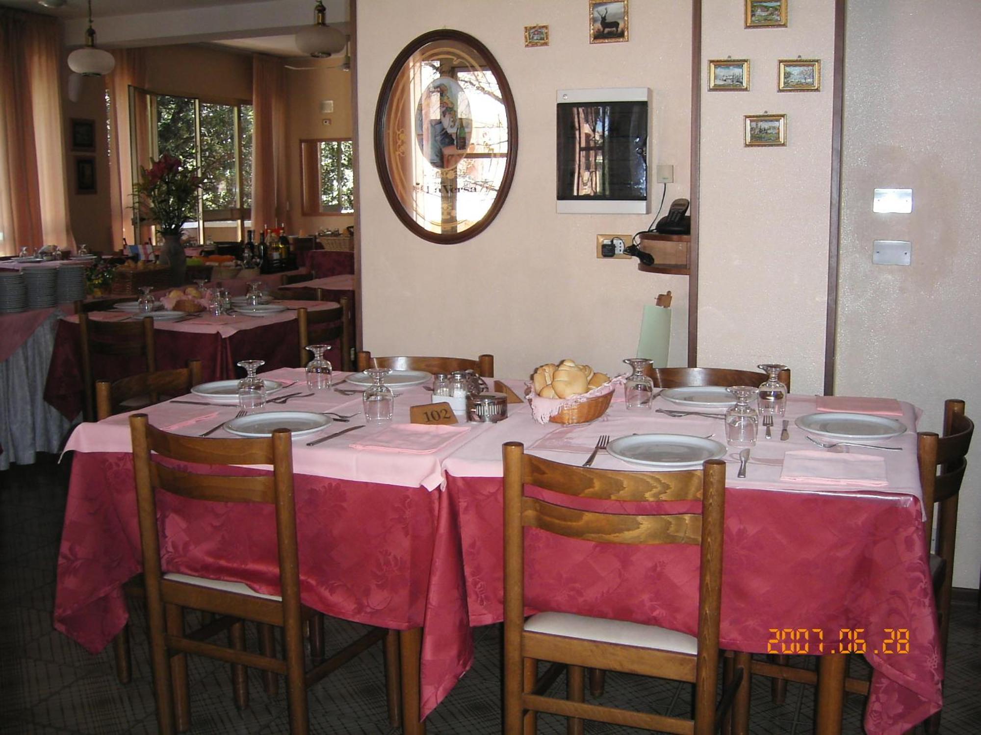 Hotel Marselli Римини Экстерьер фото
