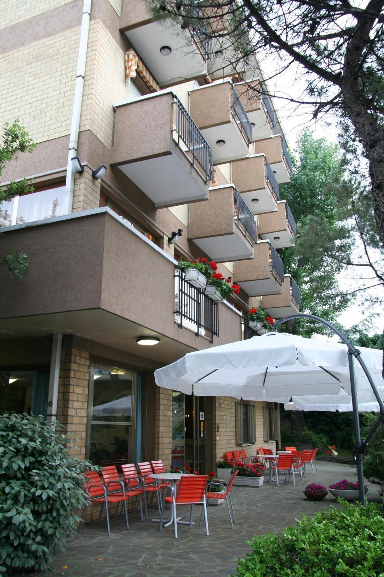 Hotel Marselli Римини Экстерьер фото