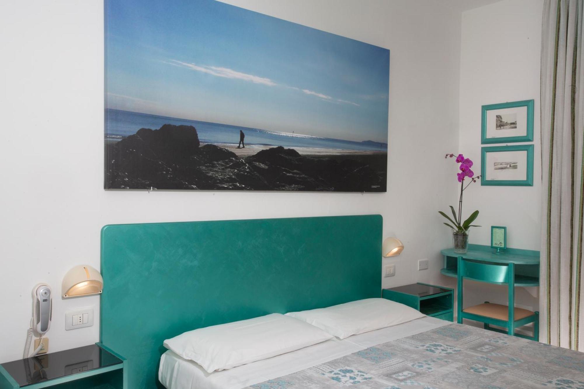 Hotel Marselli Римини Экстерьер фото