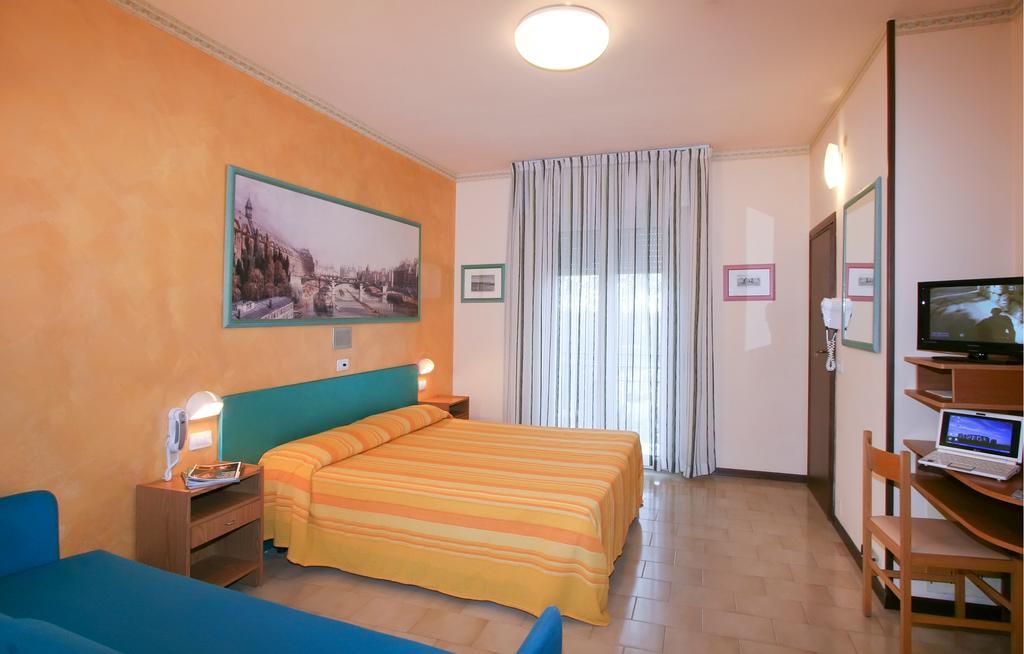 Hotel Marselli Римини Экстерьер фото