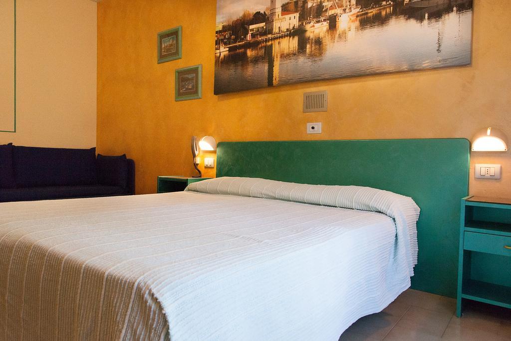 Hotel Marselli Римини Экстерьер фото
