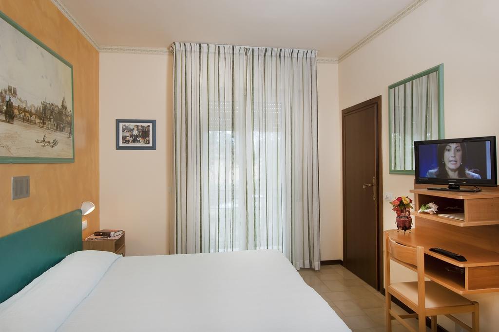 Hotel Marselli Римини Экстерьер фото