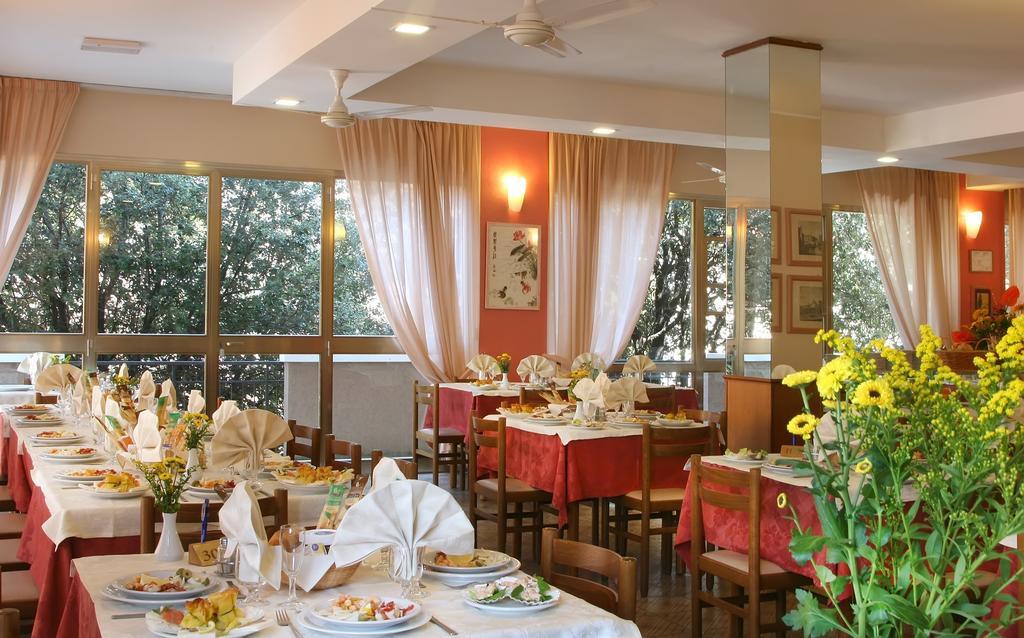 Hotel Marselli Римини Экстерьер фото