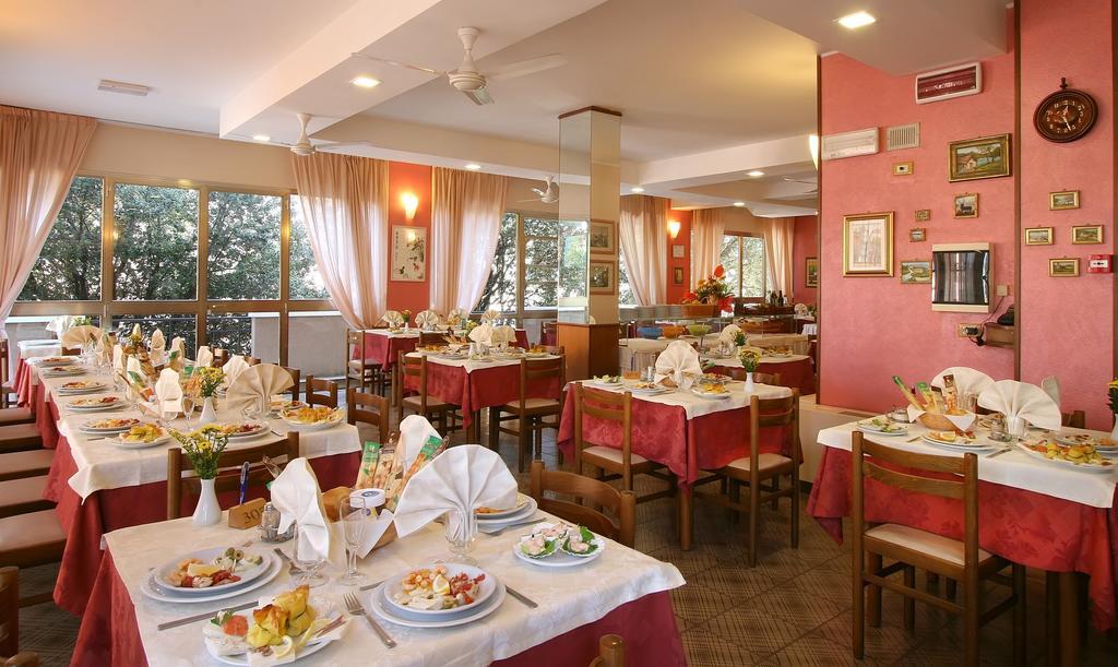 Hotel Marselli Римини Экстерьер фото