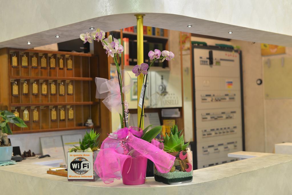 Hotel Marselli Римини Экстерьер фото