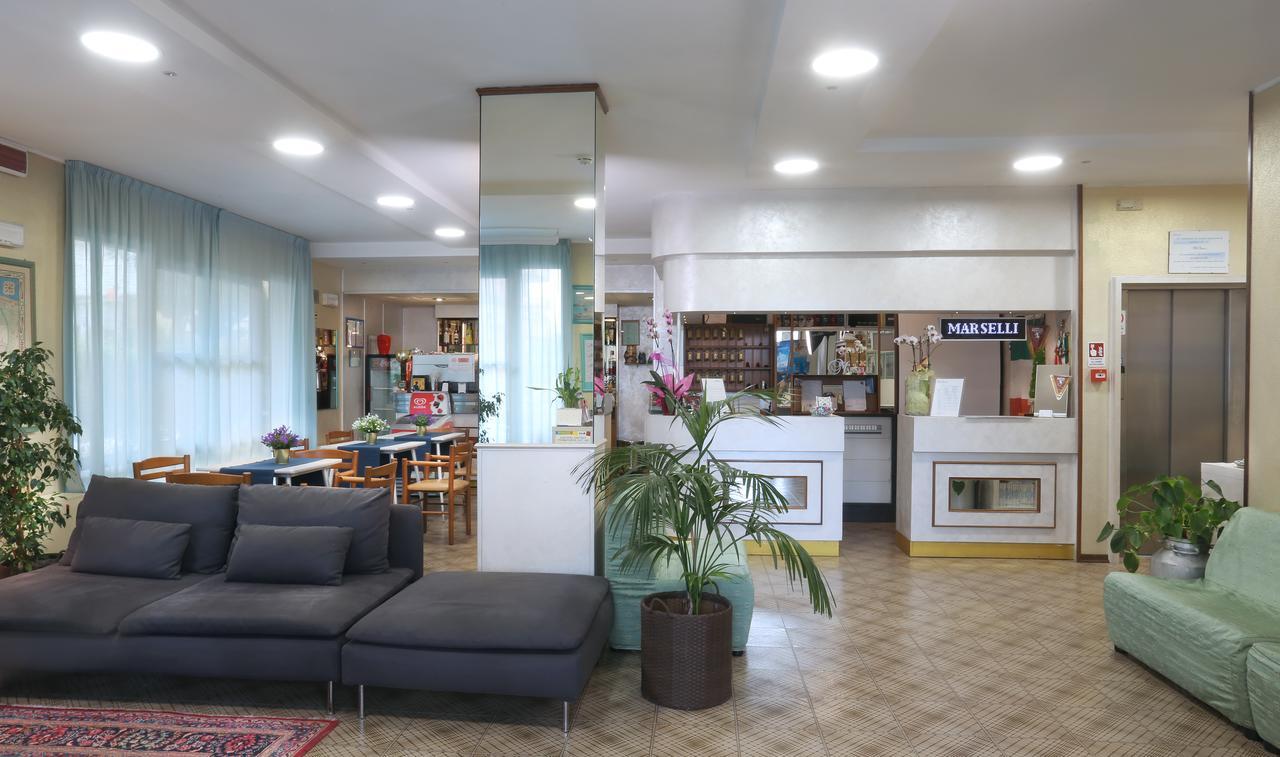 Hotel Marselli Римини Экстерьер фото