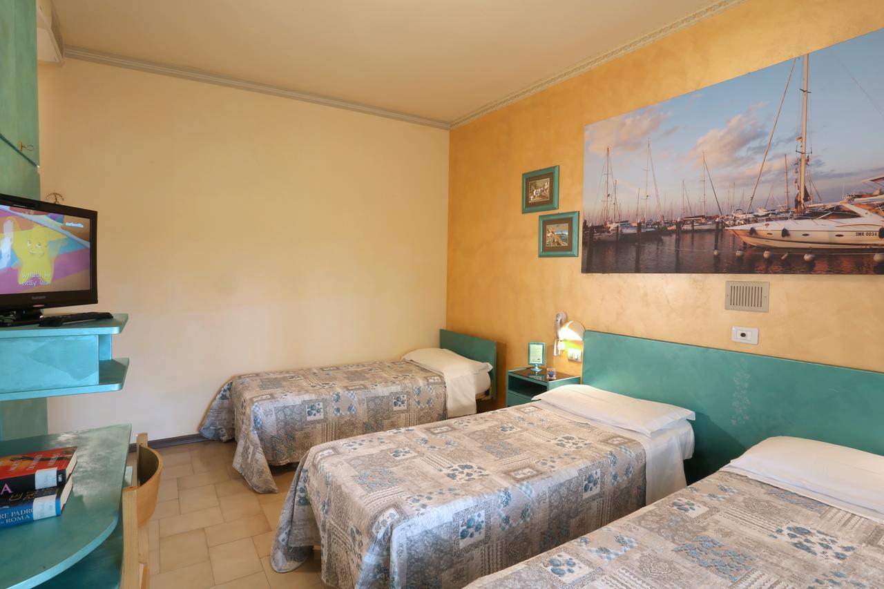 Hotel Marselli Римини Экстерьер фото