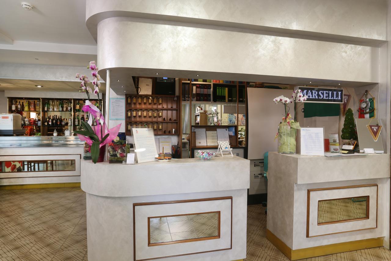 Hotel Marselli Римини Экстерьер фото