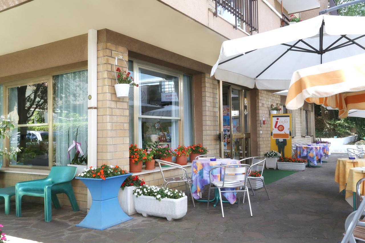 Hotel Marselli Римини Экстерьер фото