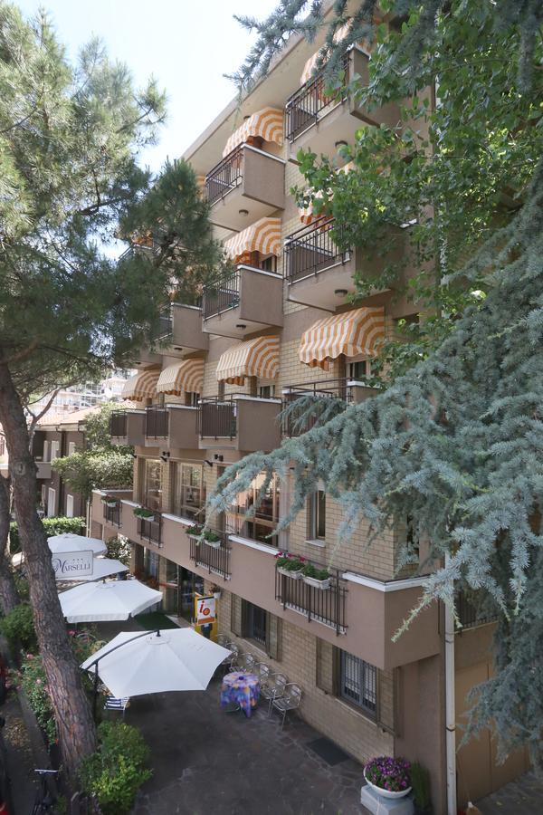Hotel Marselli Римини Экстерьер фото
