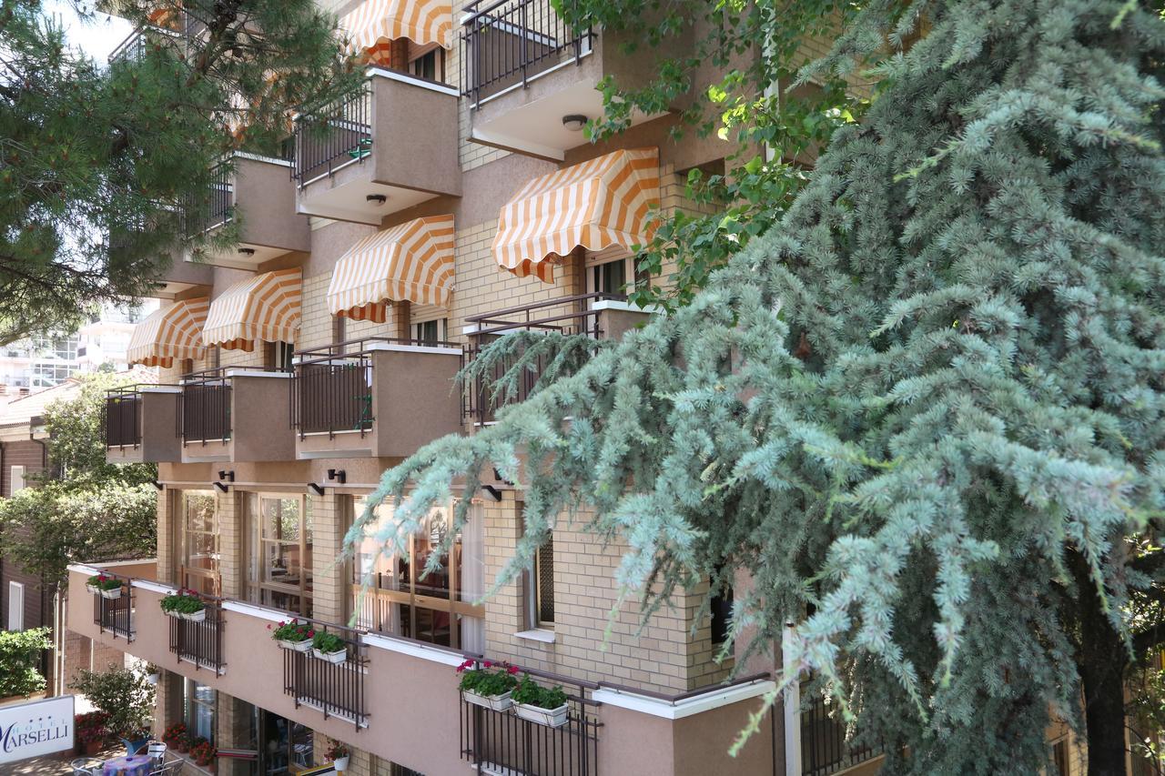 Hotel Marselli Римини Экстерьер фото